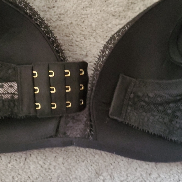 VS Bra - Picture 3 of 4